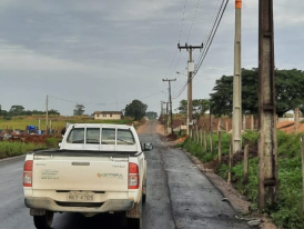Cermoful desloca rede energizada para pavimentação de rua em Criciúma