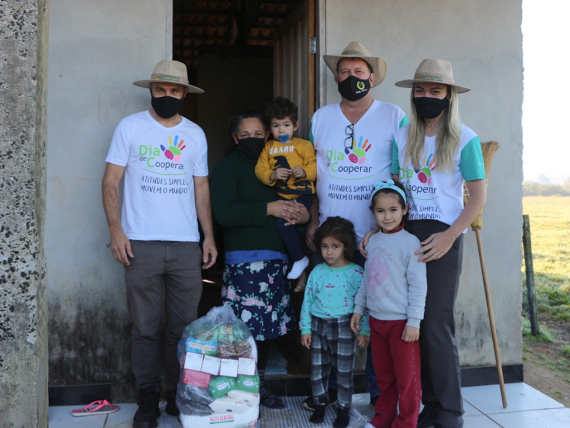 CERMOFUL entrega mais de 500 cestas básicas às famílias do baixa renda.
